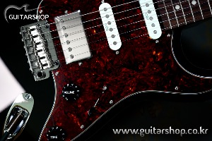[사진작업중] Kz Guitar Works ST Trad 22 SSH7 (Stainless Fret / White Color)